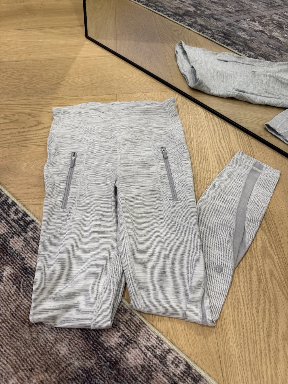 Gray/White Lululemon Leggings 🩷🩶